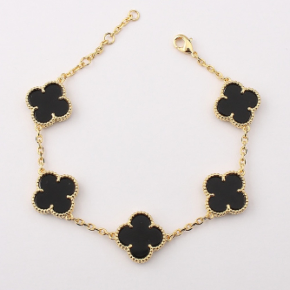 5 Motif Onyx Clover Bracelet